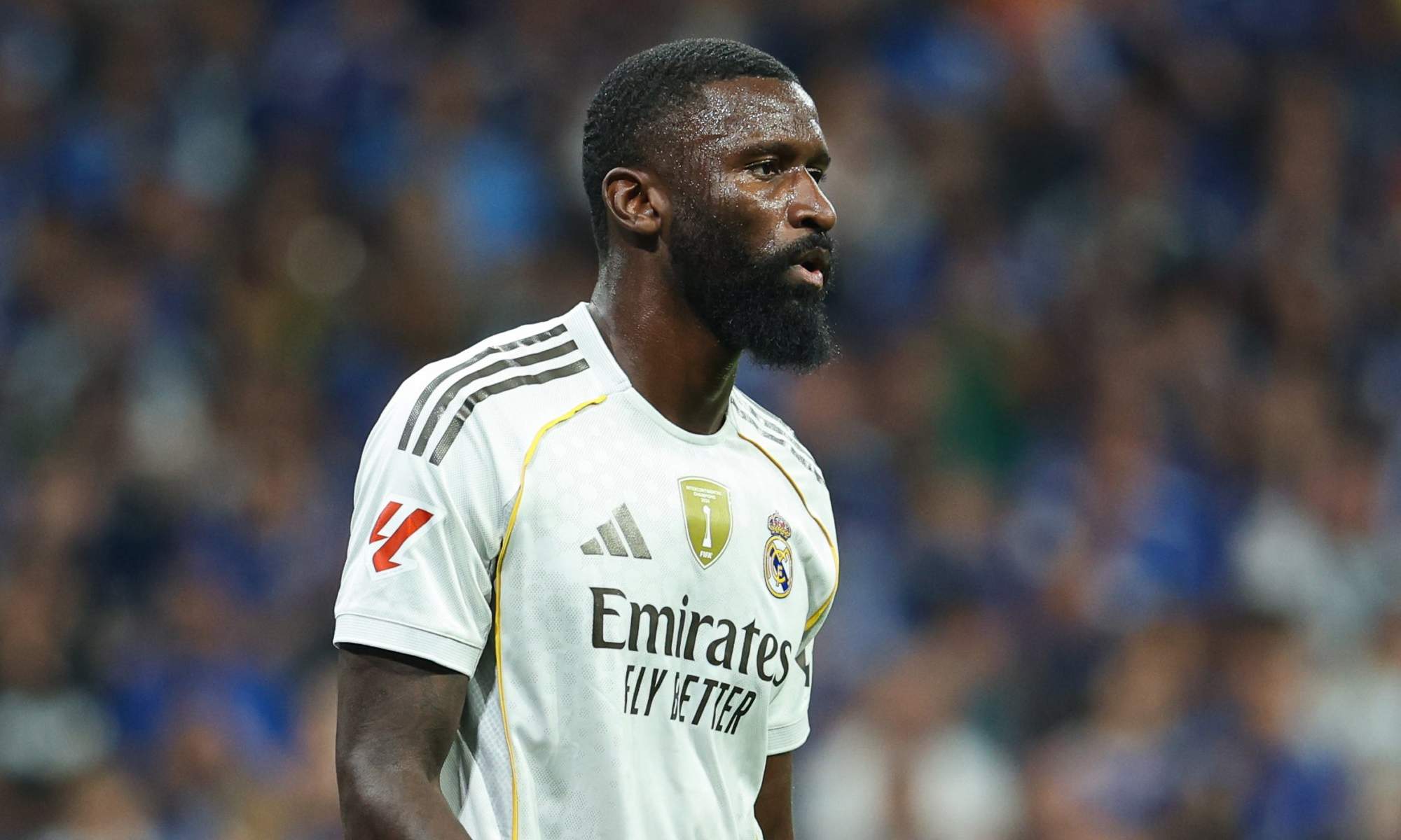 Antonio Rüdiger jugando un partido con el Real Madrid.