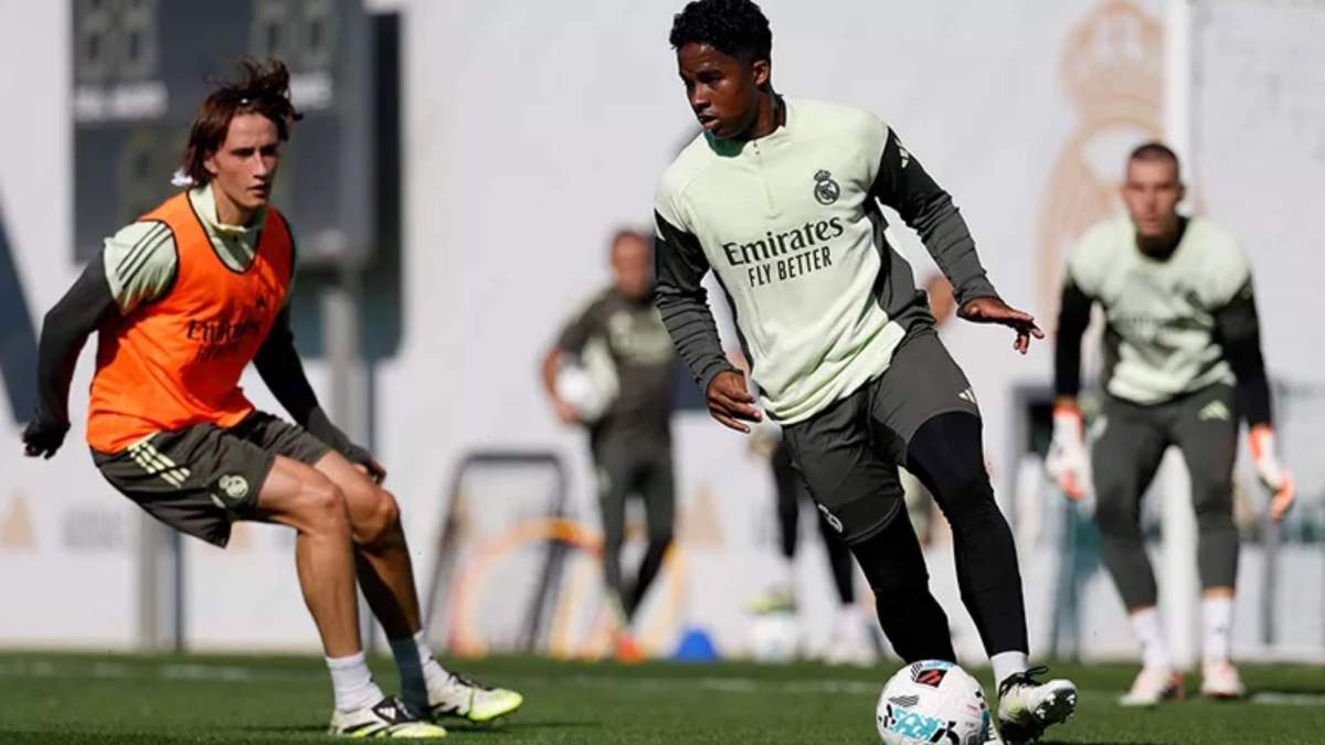 Joan Martínez, junto a Endrick Felipe, en el entrenamiento de esta mañana con el primer equipo en Valdebebas. Joan Martínez, junto a Endrick Felipe, en el entrenamiento de esta mañana con el primer equipo en Valdebebas.