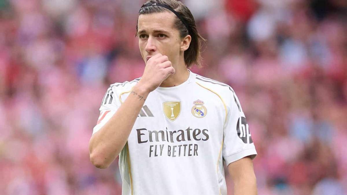 Álvaro Carreras durante el derbi del Metropolitanio