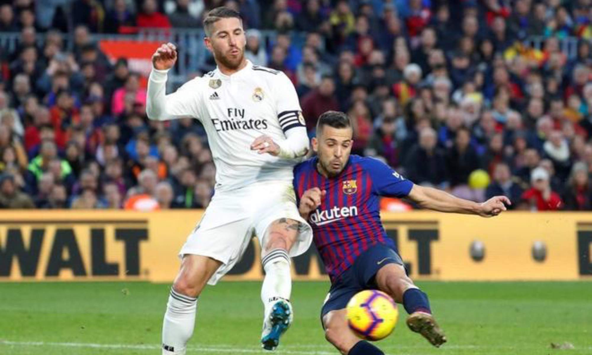 Jordi Alba, junto a Sergio Ramos, en un enfrentamiento entre Real Madrid y Barcelona en 2018.