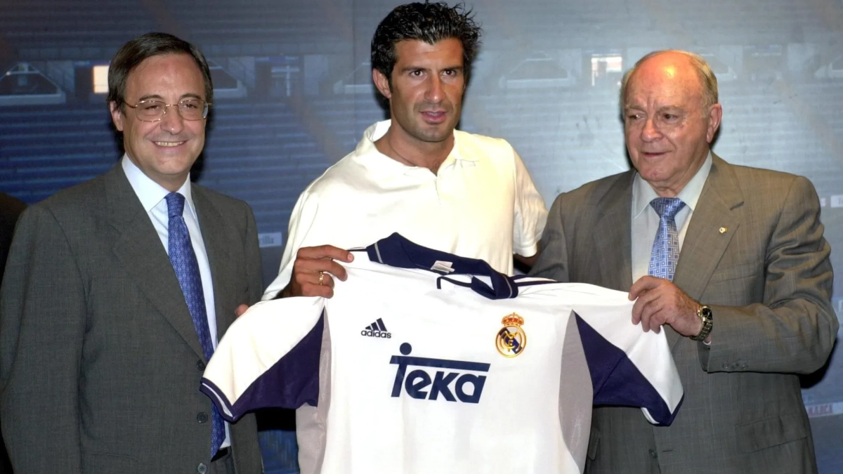 Figo en su presentación como jugador del Real Madrid Figo en su presentación como jugador del Real Madrid