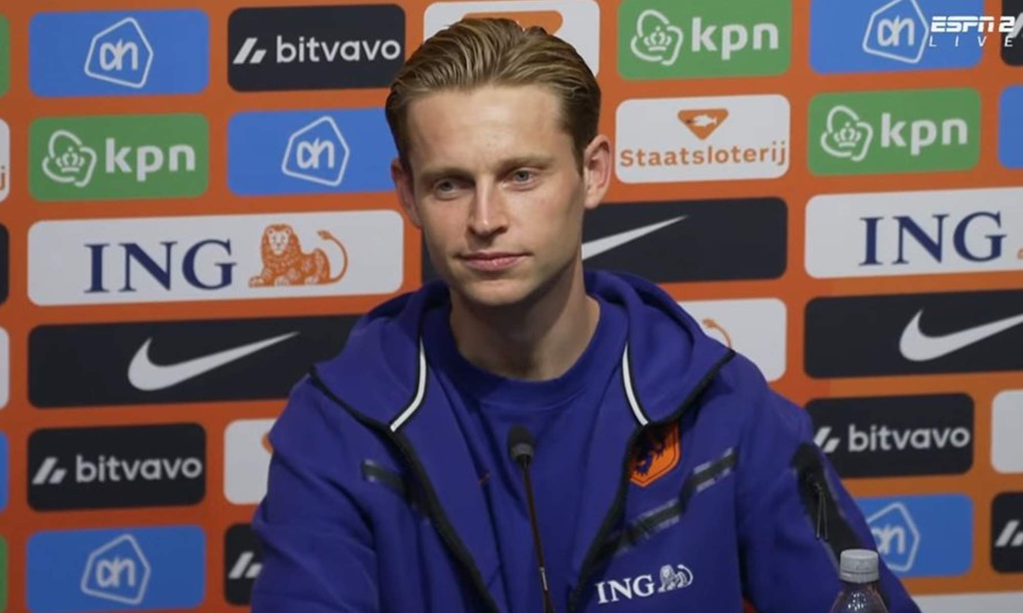 Frenkie De Jong en una rueda de prensa con Países Bajos. Frenkie De Jong en una rueda de prensa con Países Bajos.