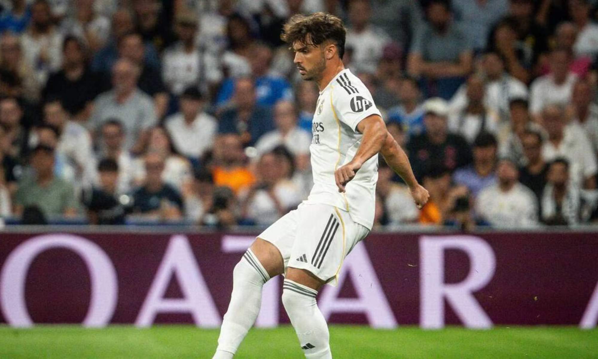 Raúl Asencio, durante un partido de este temporada con el Real Madrid en el Santiago Bernabéu.