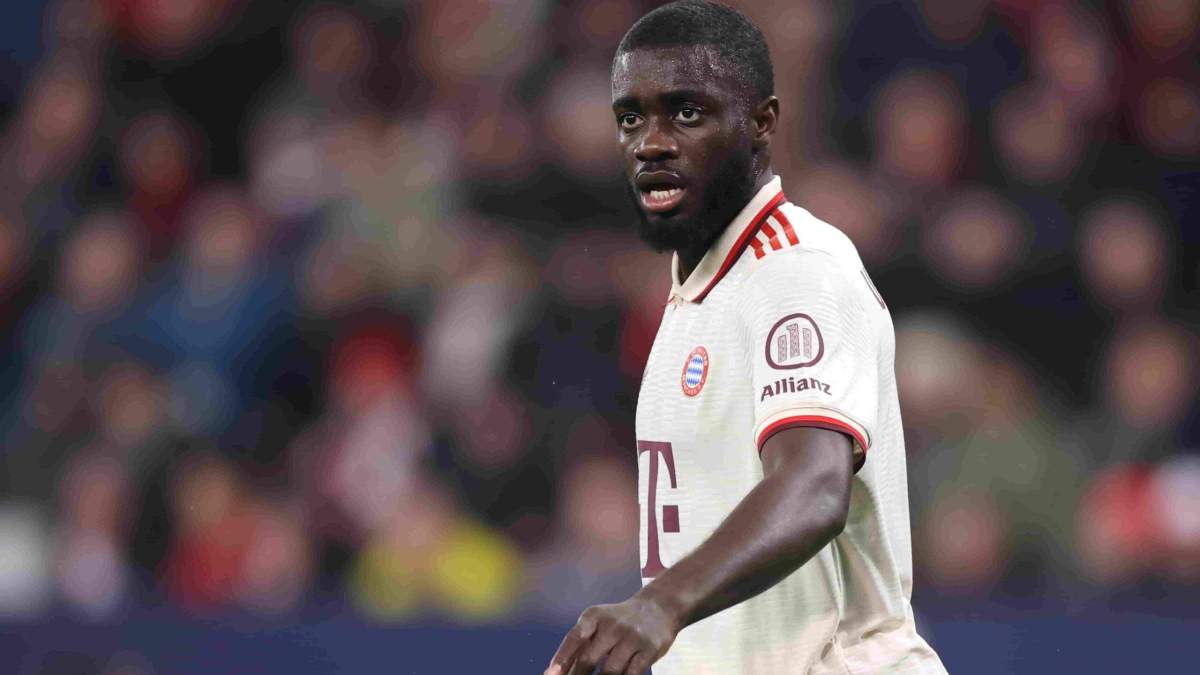 Dayot Upamecano durante un partido con el Bayern de Múnich