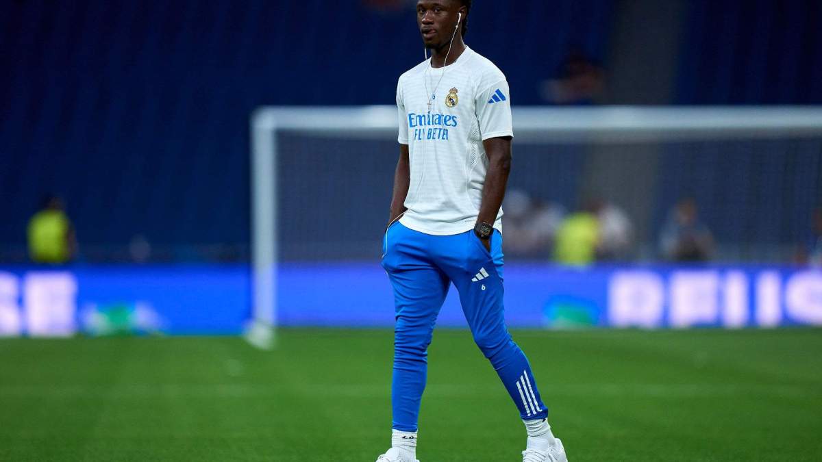 Eduardo Camavinga antes de comenzar un partido con el Real Madrid.