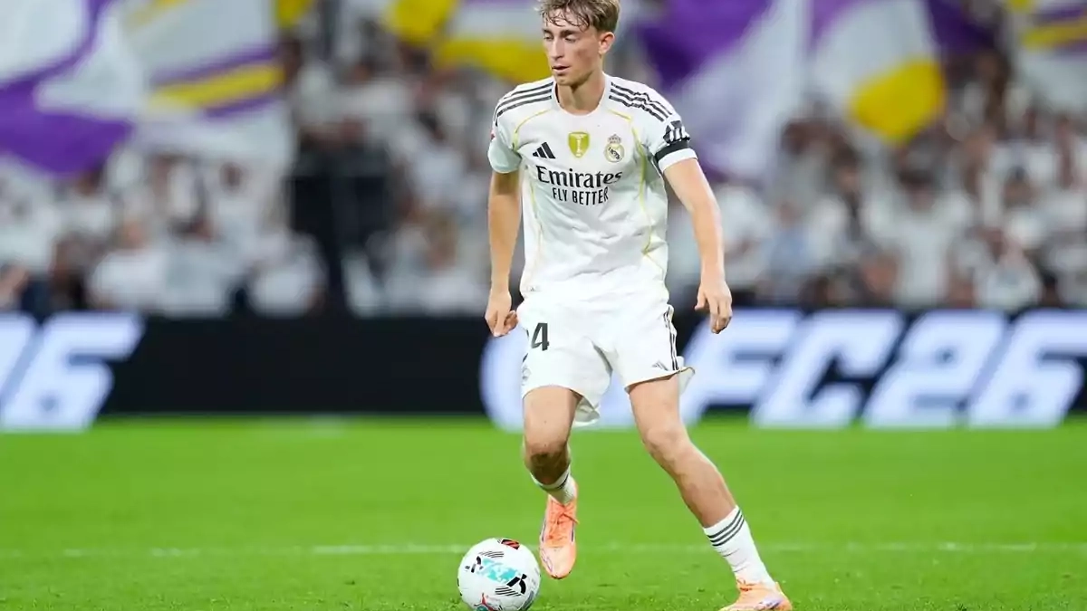 Dean Huijsen disputando un partido con el Real Madrid. Dean Huijsen disputando un partido con el Real Madrid.