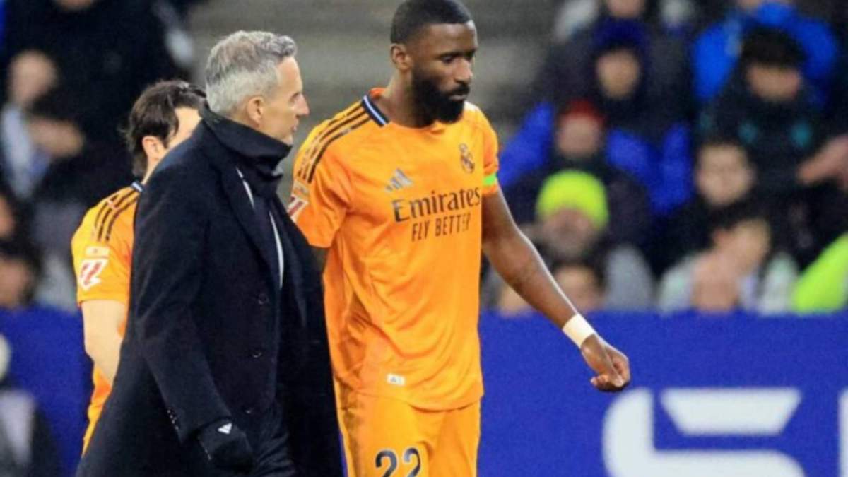 Rüdiger saliendo lesionado del terreno de juego (1)