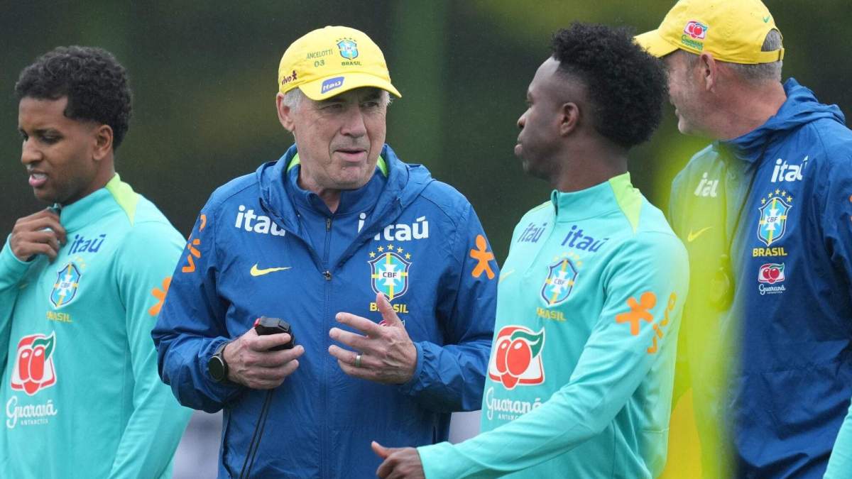 Carlo Ancelotti y Vinicius Jr.