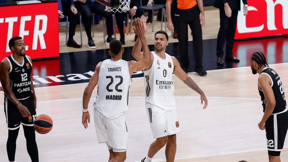 Edy Tavares y Trey Lyles, celebrando la victoria de esta noche. Edy Tavares y Trey Lyles, celebrando la victoria de esta noche.