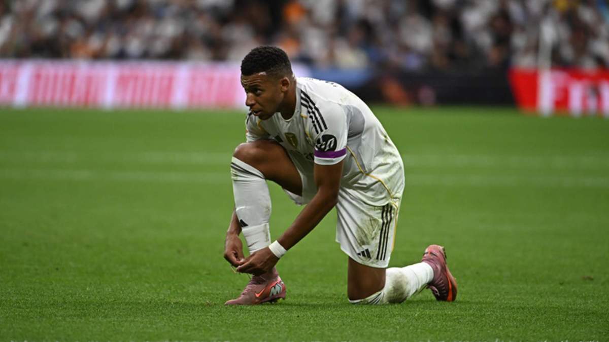 Kylian Mbappé jugando un partido con el Real Madrid.