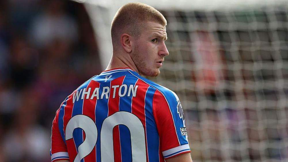 Adam Wharton disputando un partido con el Crystal Palace. Adam Wharton disputando un partido con el Crystal Palace.