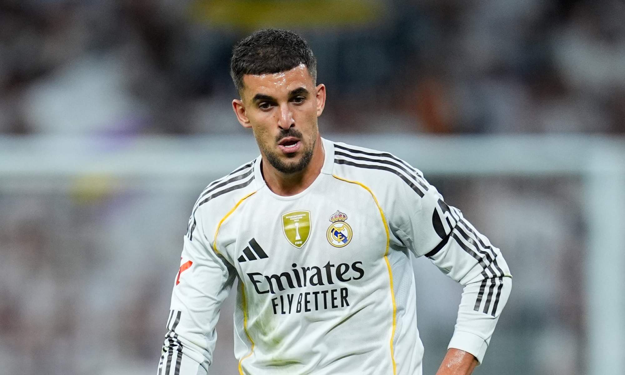 Dani Ceballos jugando un partido con el Real Madrid. 