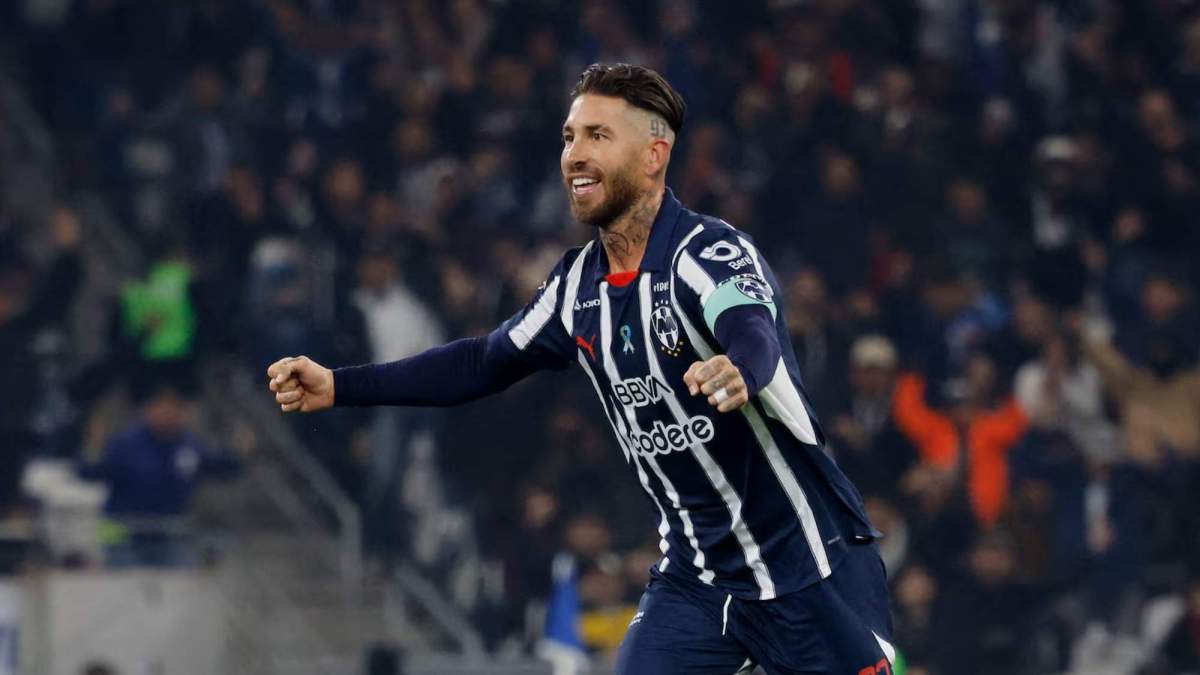 Sergio Ramos celebrando un gol con Rayados