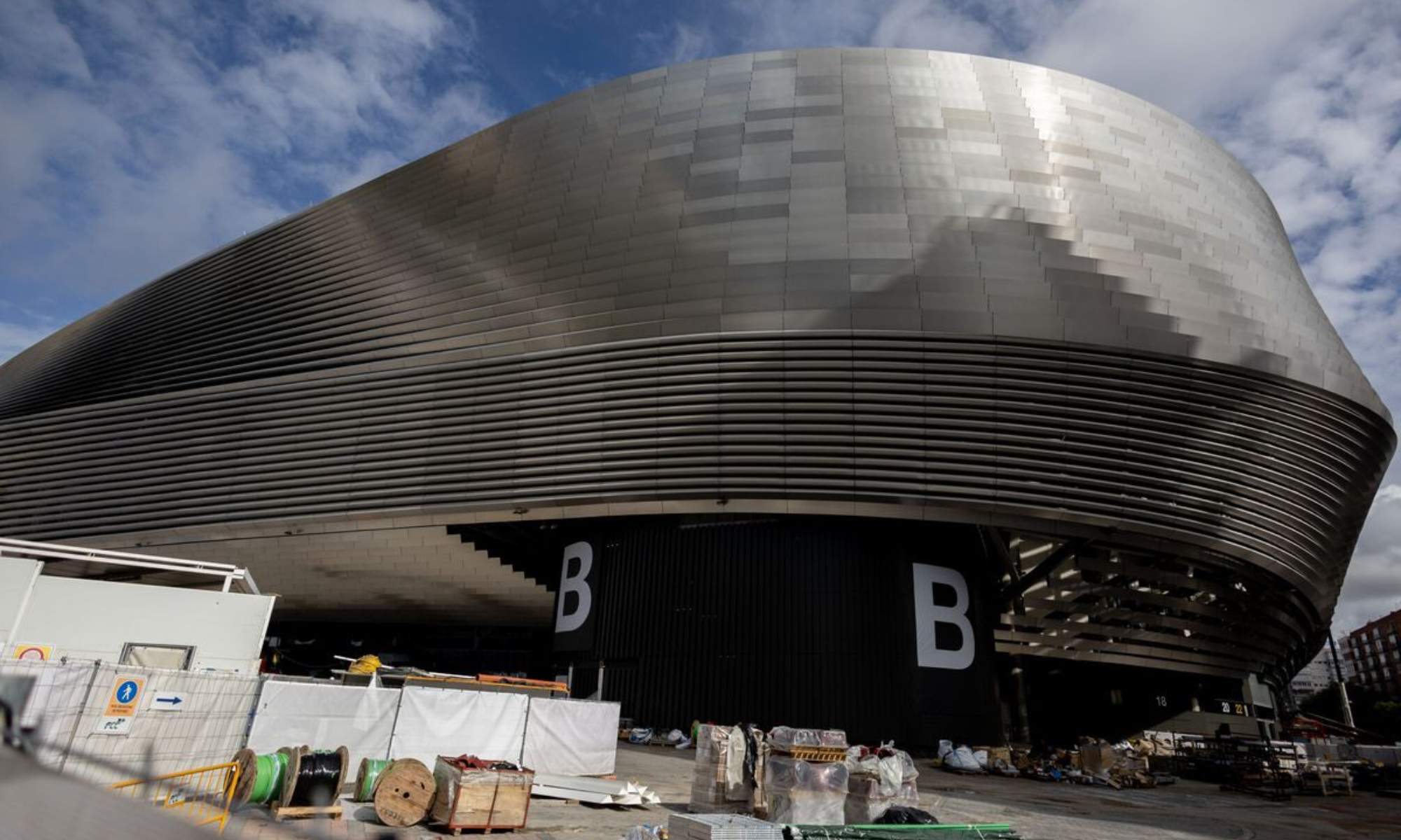 La Justicia vuelve a paralizar las obras del nuevo Bernabéu, en este caso respecto al 'parking' que se quería construir al lado del estadio.