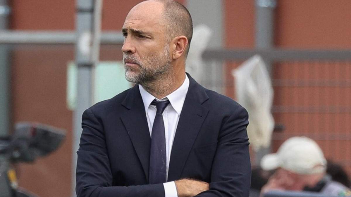Igor Tudor, el entrenamiento de la Juventus, con rostro serio tras perder el domingo ante el Como. Igor Tudor, el entrenamiento de la Juventus, con rostro serio tras perder el domingo ante el Como.
