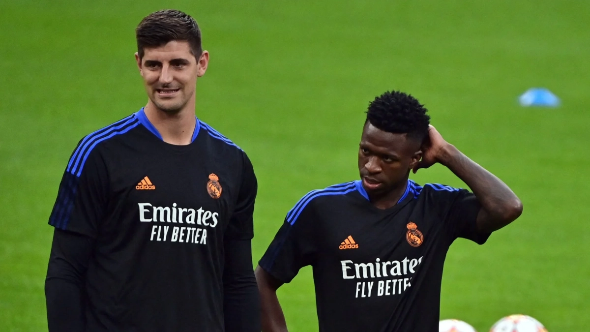 Courtois y Vinicius durante un entrenamiento Courtois y Vinicius durante un entrenamiento