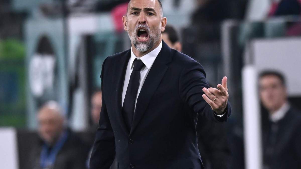 Tudor dando órdenes a sus jugadores