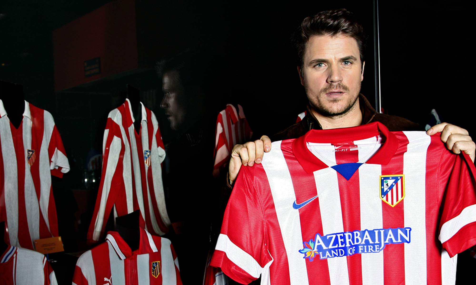 Dani Martín con la camiseta del Atlético de Madrid.
