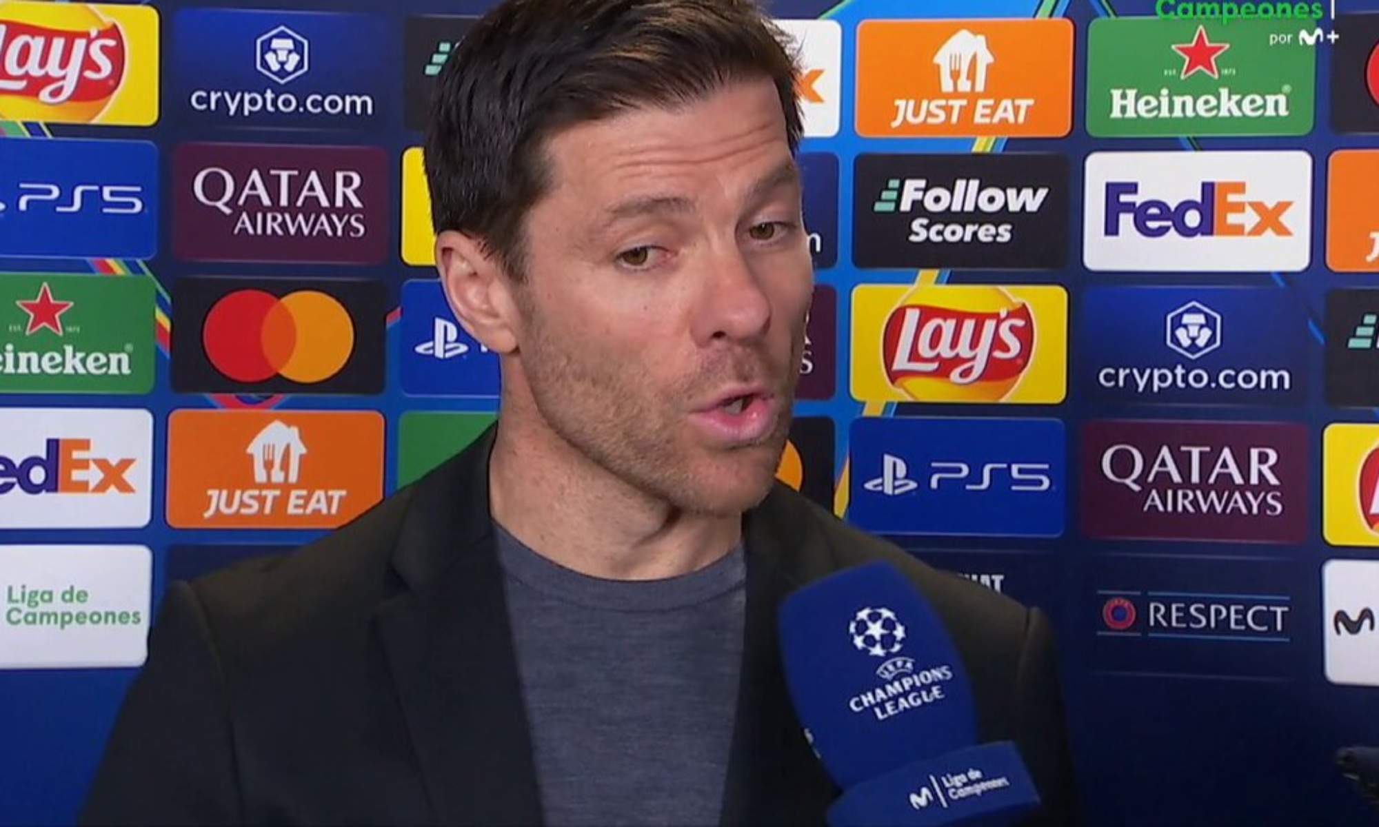 Xabi Alonso hablando ante los micrófonos de Movistar