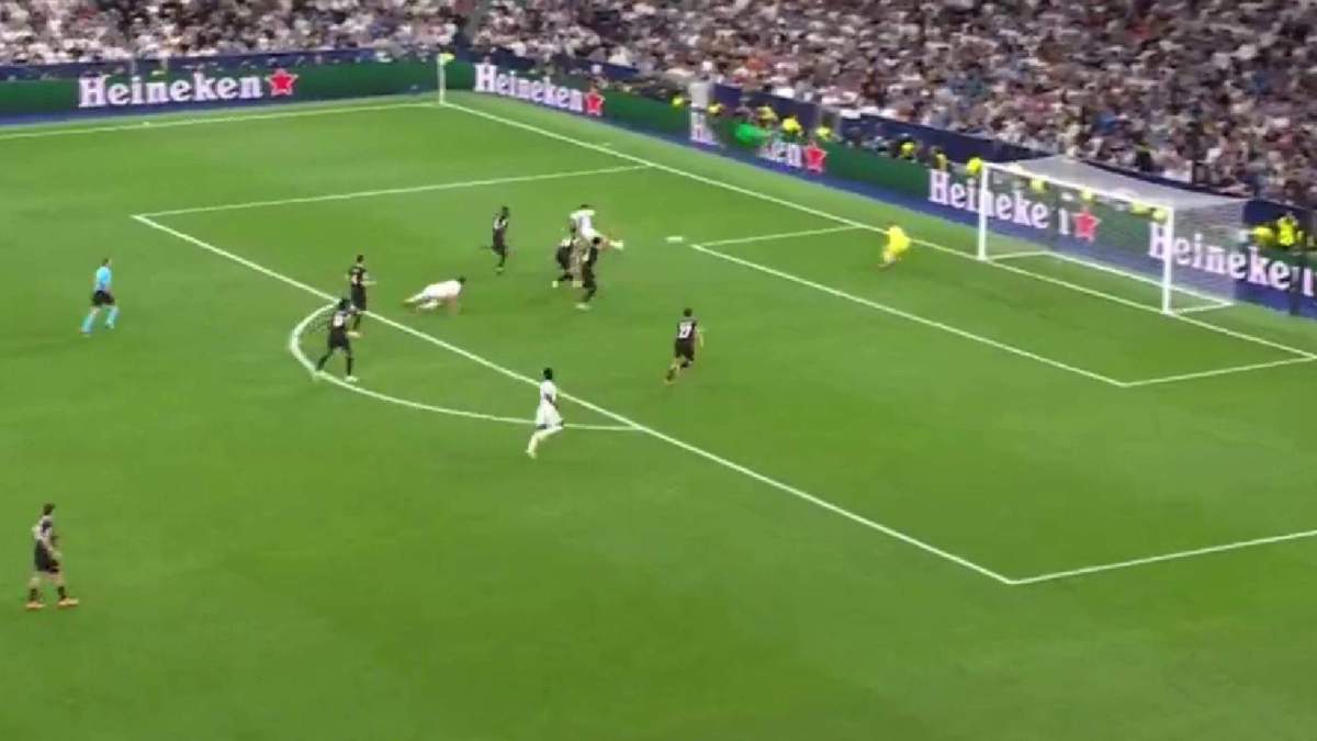 Mbappé a punto de marcar