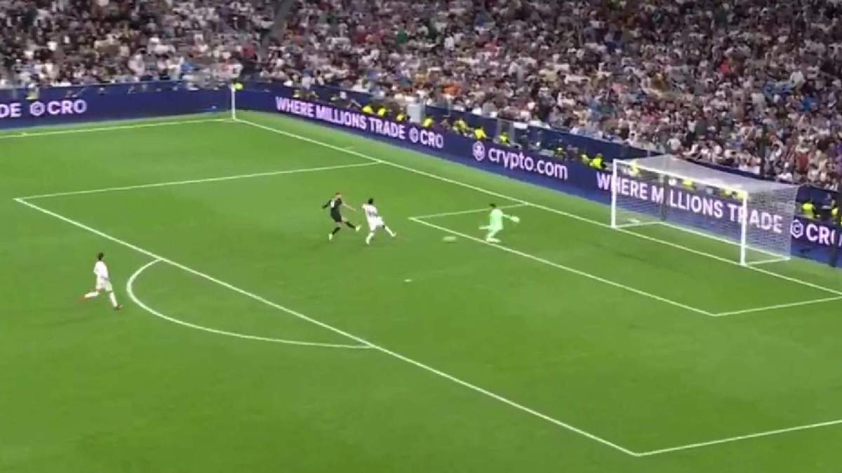 Milagro de Courtois ante Vlahovic