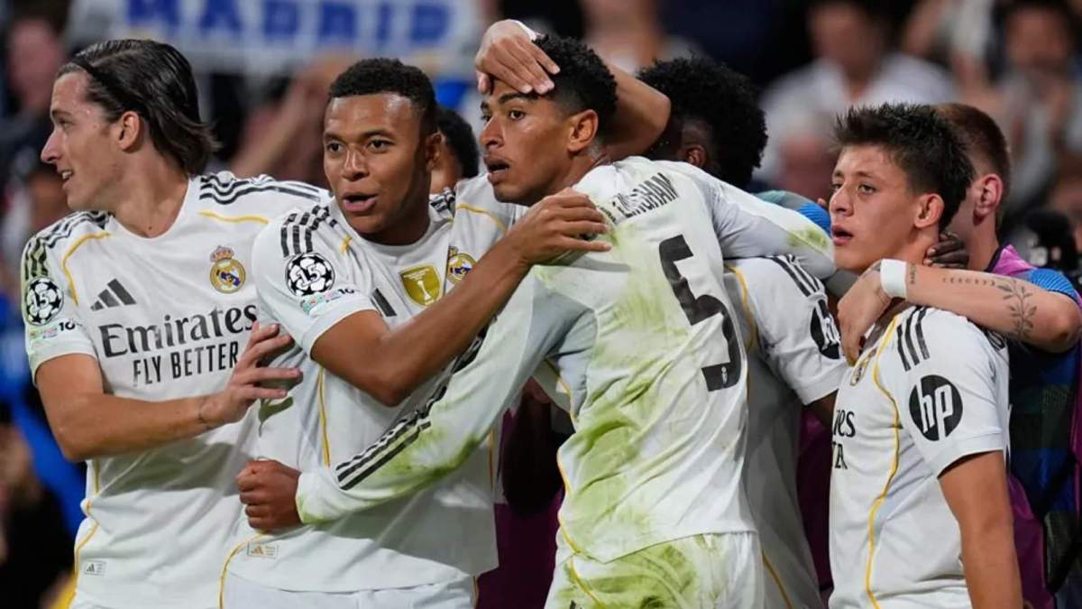 Jude Bellingham, con algunos de sus compañeros, celebra el gol del Real Madrid ante la Juventus. Jude Bellingham, con algunos de sus compañeros, celebra el gol del Real Madrid ante la Juventus.