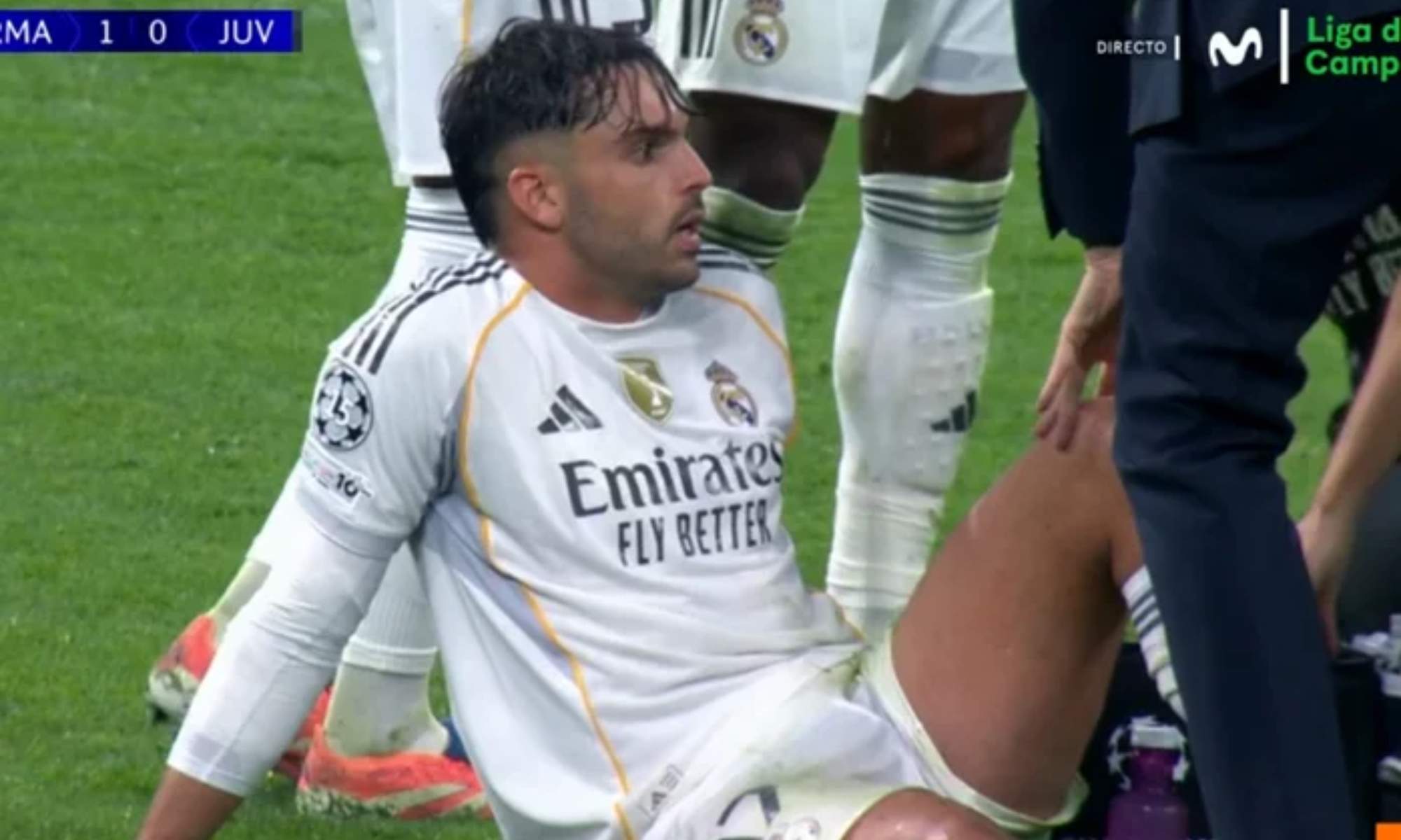Raúl Asencio ha sido sustituido en los minutos finales del partido ante la Juventus por unas molestias.