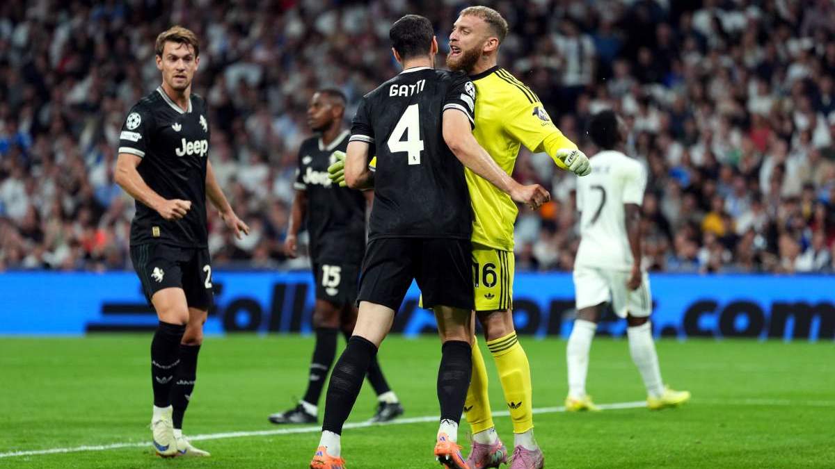 Di Lorenzo celebrando una parada en el Bernabéu Di Lorenzo celebrando una parada en el Bernabéu