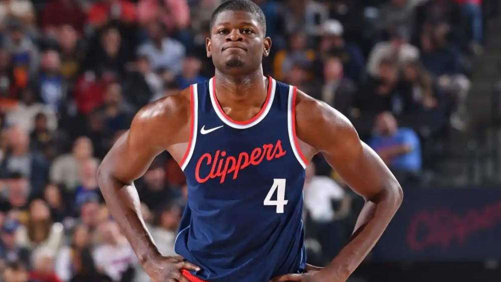 Mo Bamba durante un partido con los Los Angeles Clippers en la NBA Mo Bamba durante un partido con los Los Angeles Clippers en la NBA