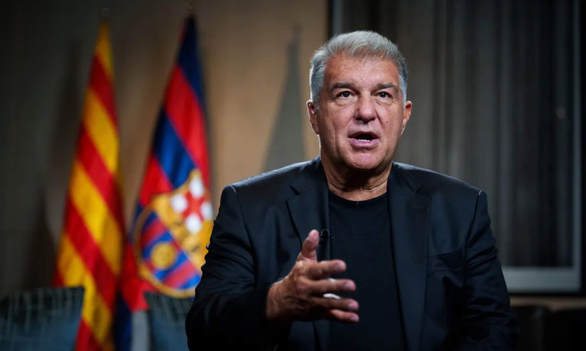 Joan Laporta, con rostro serio, en un encuentro reciente con los canales oficiales del Barcelona.