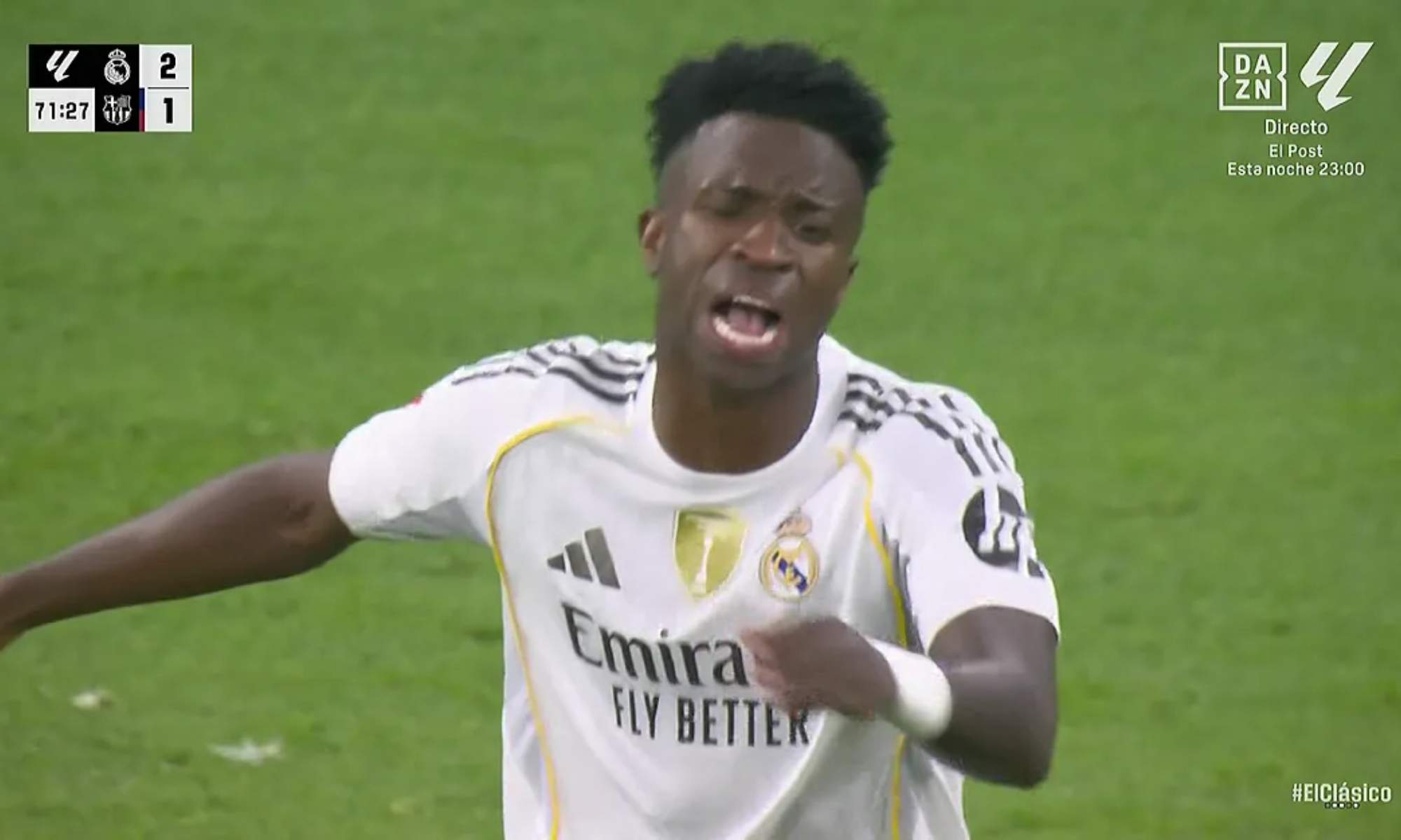 Vinicius Junior no ha encajado bien su sustitución en el tramo final del Clásico contra el Barça. Vinicius Junior no ha encajado bien su sustitución en el tramo final del Clásico contra el Barça.