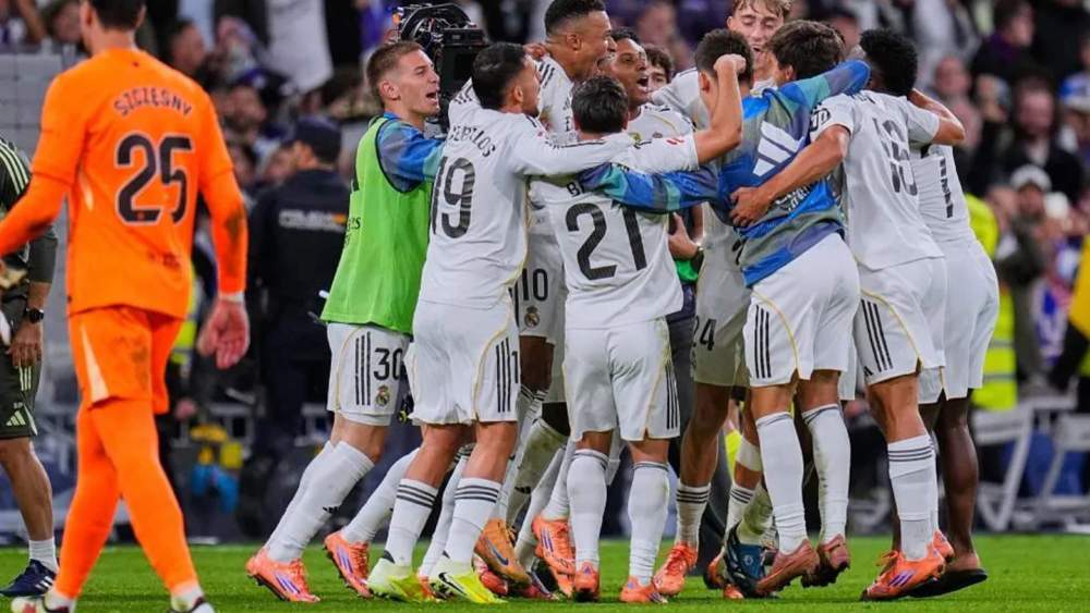 Los jugadores del Real Madrid celebran la victoria ante el Barça después del final del partido del fin de semana pasado. Los jugadores del Real Madrid celebran la victoria ante el Barça después del final del partido del fin de semana pasado.