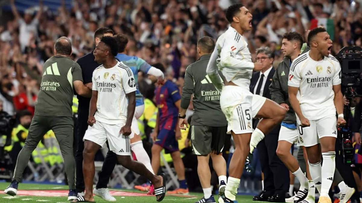 Vinicius, Bellingham y Mbappé celebrando la victoria en el Clásico Vinicius, Bellingham y Mbappé celebrando la victoria en el Clásico