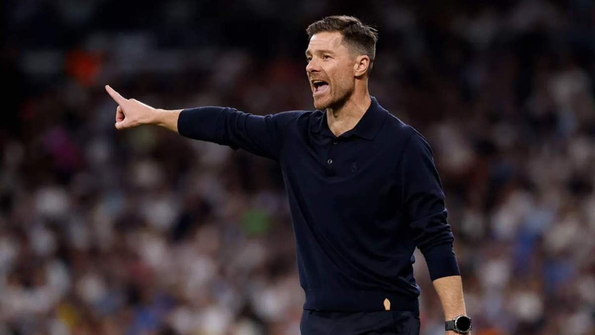 Xabi Alonso dando órdenes durante el partido ante la Juventus Xabi Alonso dando órdenes durante el partido ante la Juventus