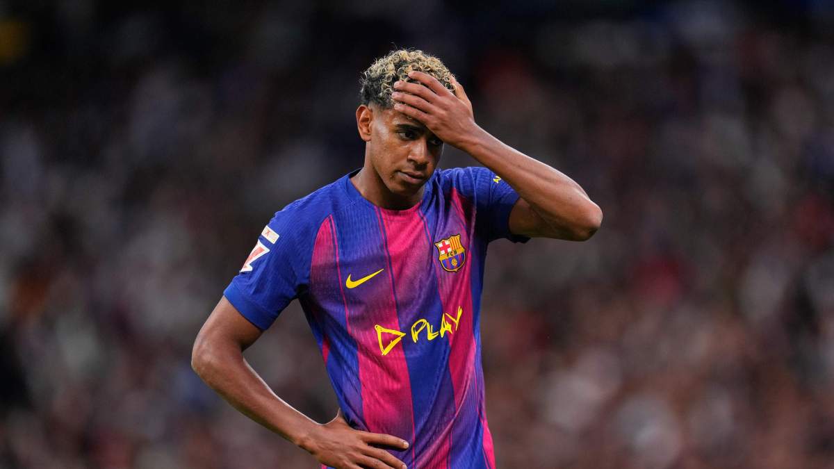 Lamine Yamal cabizbajo durante un partido. Lamine Yamal cabizbajo durante un partido.