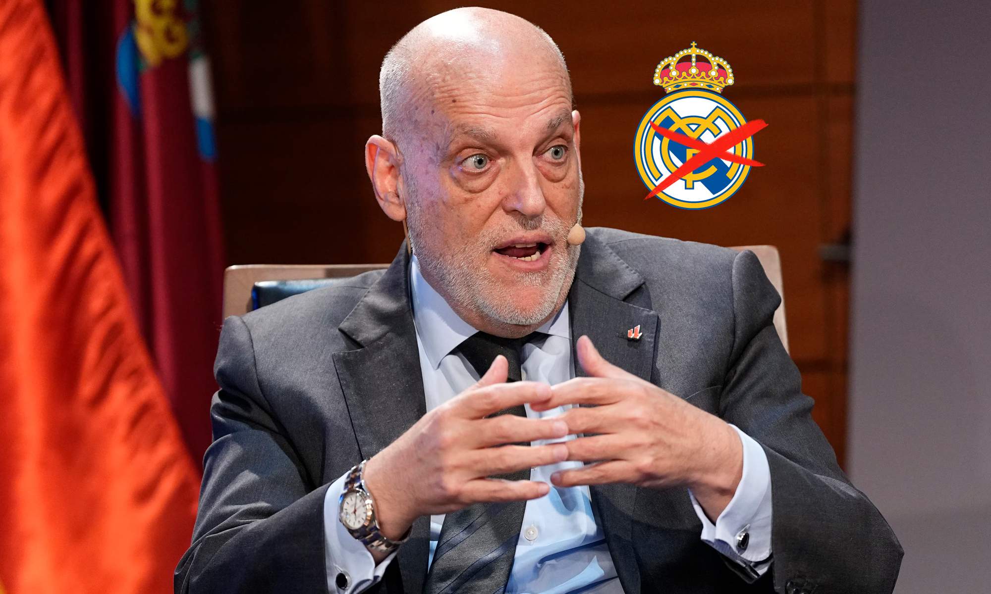 Javier Tebas y el escudo del Real Madrid tachado. Javier Tebas y el escudo del Real Madrid tachado.