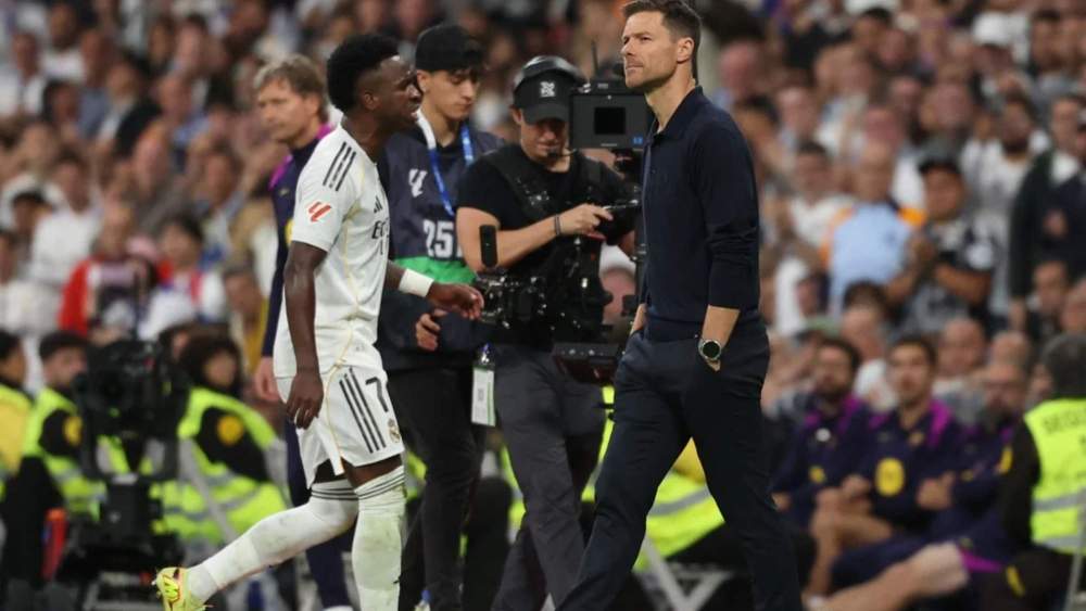 Vinicius Junior fue sustituido por Xabi Alonso en el partido del domingo pasado ante el Barcelona. Vinicius Junior fue sustituido por Xabi Alonso en el partido del domingo pasado ante el Barcelona.