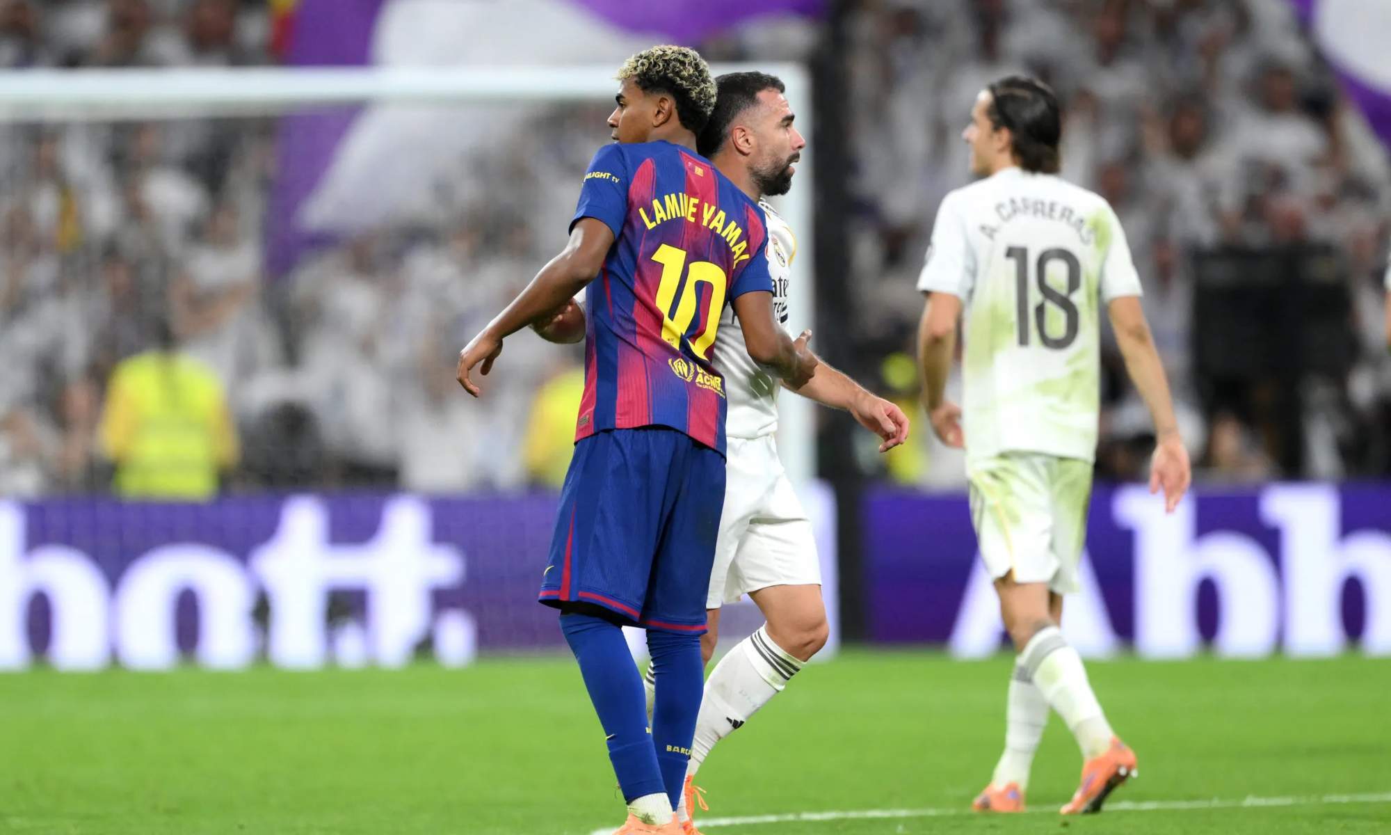 Lamine Yamal y Dani Carvajal hablando después del Clásico. Lamine Yamal y Dani Carvajal hablando después del Clásico.