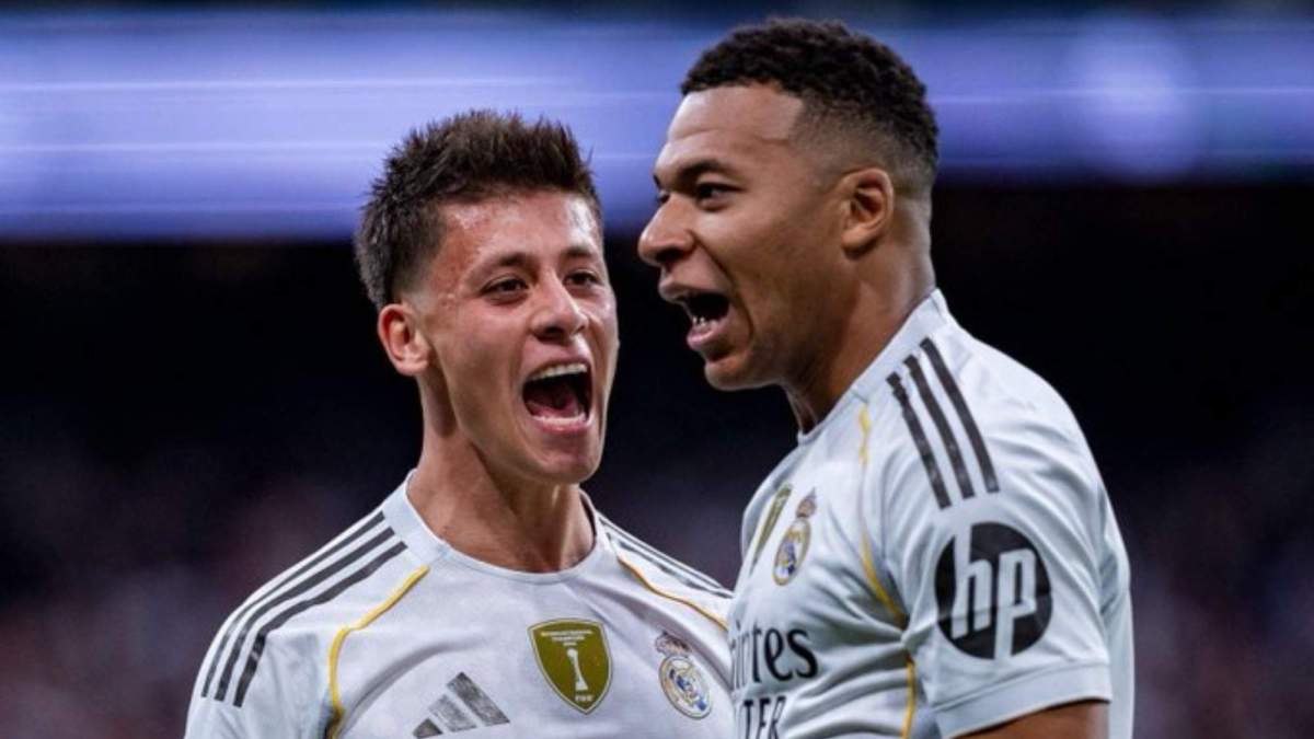 Mbappé celebrando el segundo gol junto a Arda Güler Mbappé celebrando el segundo gol junto a Arda Güler