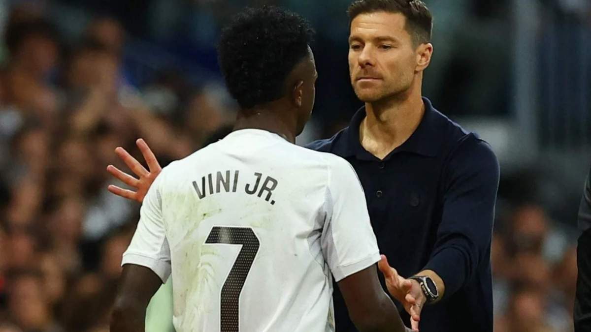 Xabi Alonso y Vinicius hicieron las paces en público: el gesto al cambiarle Xabi Alonso y Vinicius hicieron las paces en público: el gesto al cambiarle