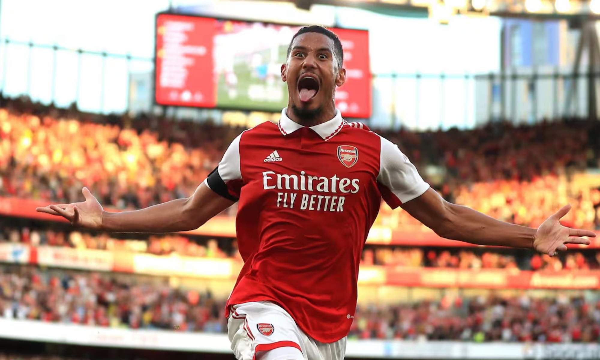 William Saliba, celebrando un gol con el Arsenal en la imagen, ha hablado sobre el interés del Real Madrid en hacerse con sus servicios.