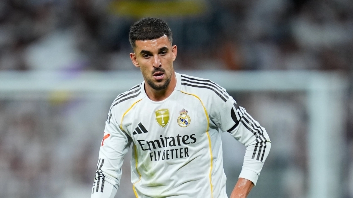 Dani Ceballos jugando un partido con el Real Madrid.