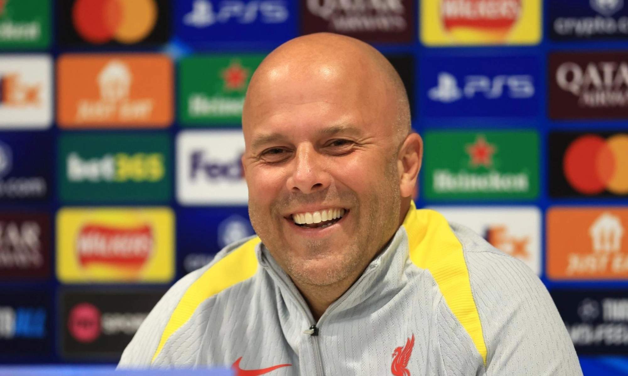 Slot contesta a Defensa Central sobre la calidad del Real Madrid y de Xabi Alonso: "Es un gran..."