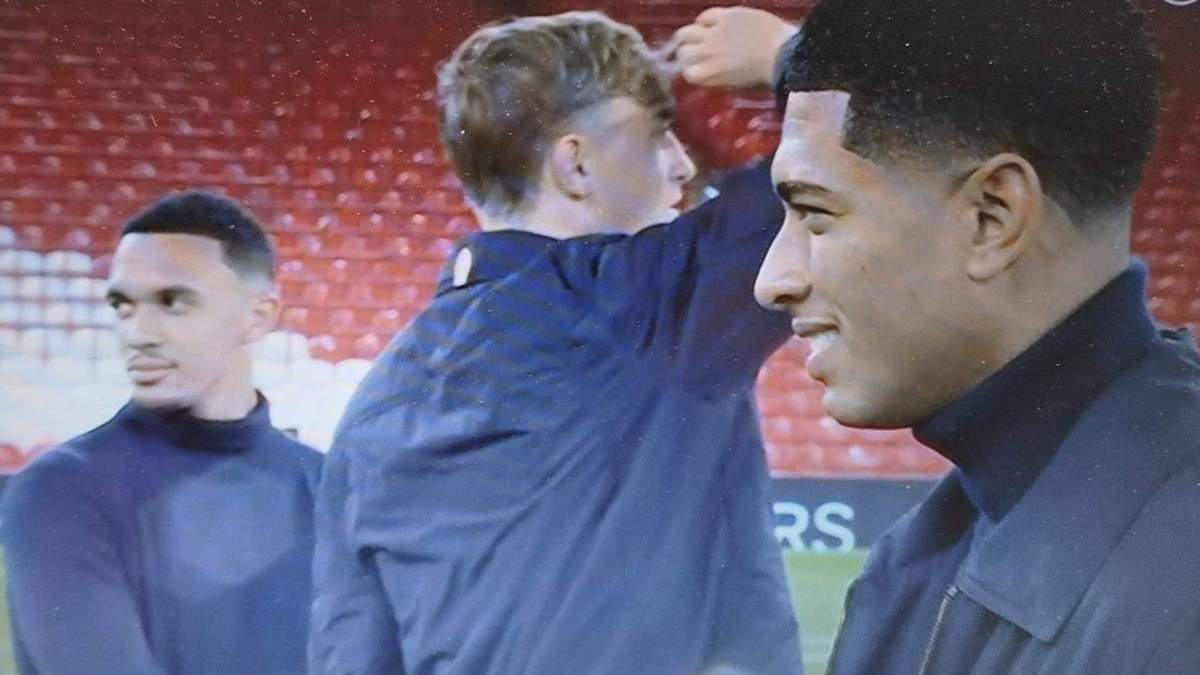 Bellingham pisó el terreno de juego en Anfield y lo comprobó Bellingham pisó el terreno de juego en Anfield y lo comprobó