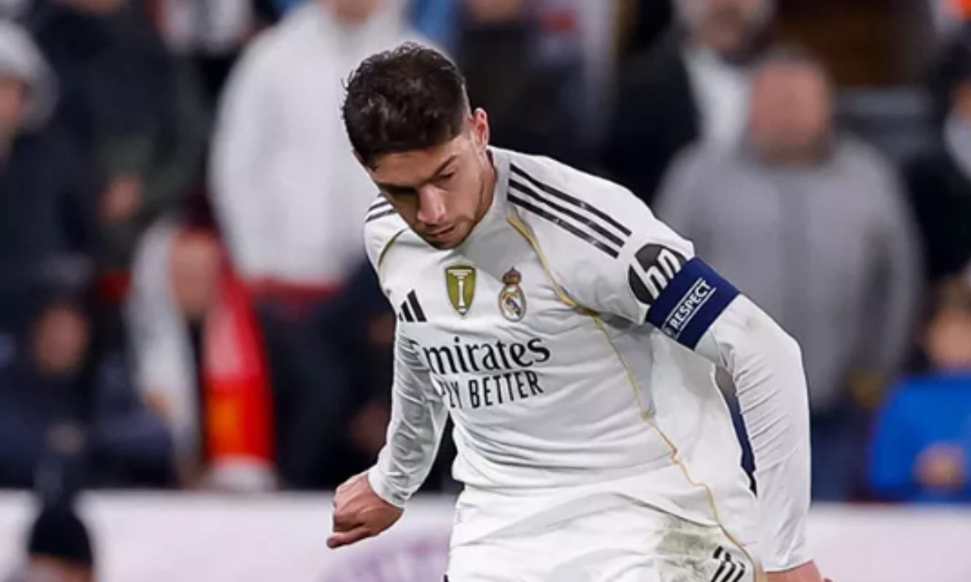 Fede Valverde abandonó el terreno de juego de Anfield con molestias