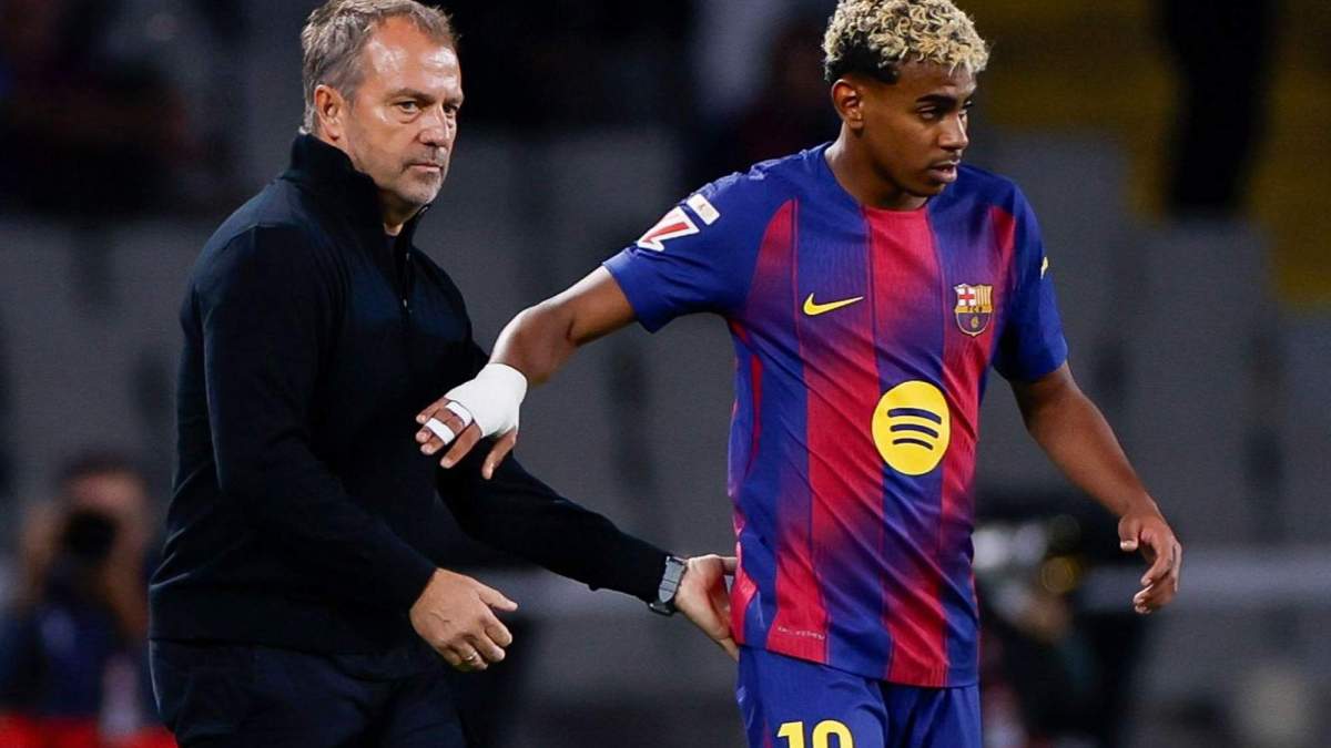 Hansi Flick y Lamine Yamal durante un partido del Barcelona. Hansi Flick y Lamine Yamal durante un partido del Barcelona.