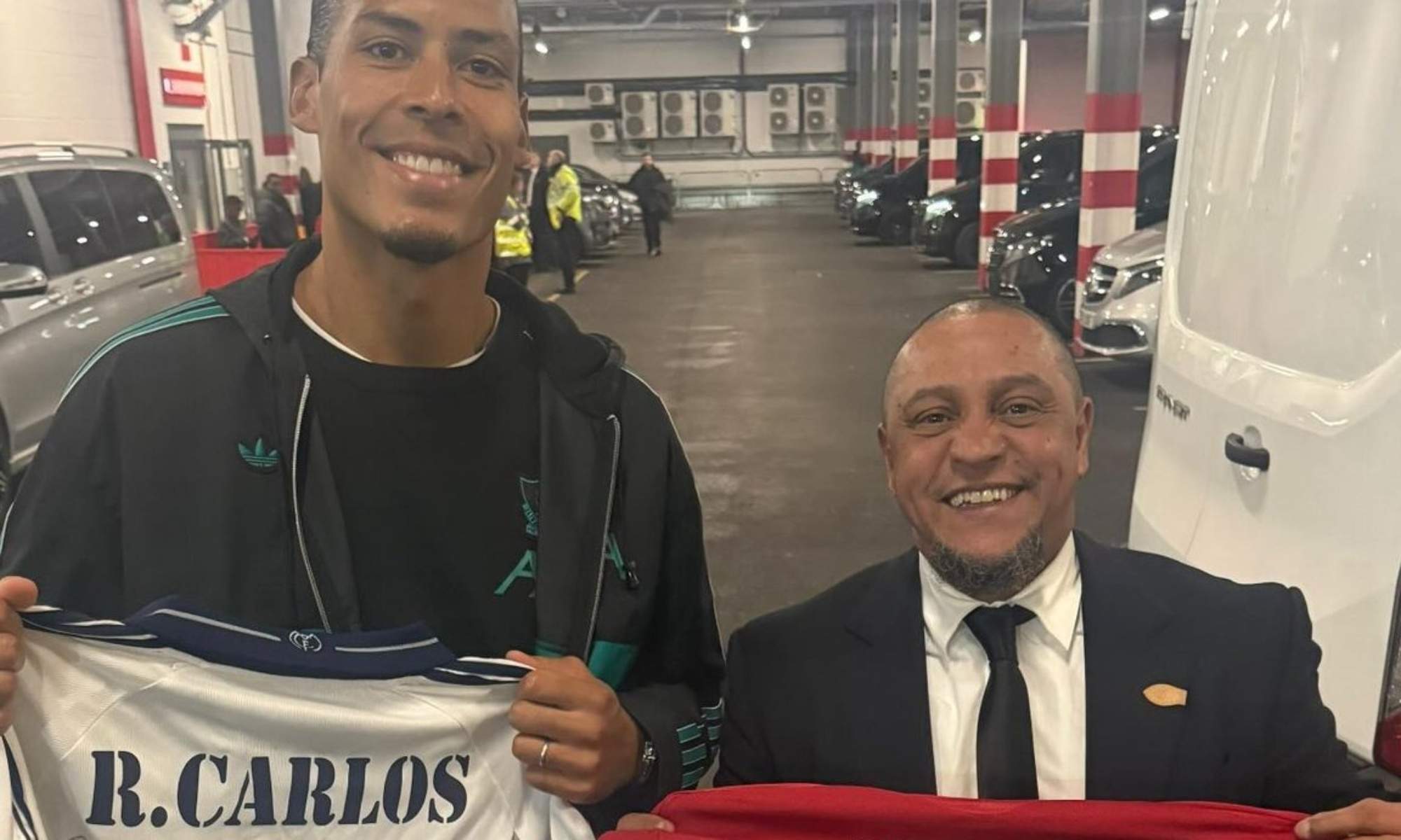 Por qué Van Dijk no quiso la camiseta de Mbappé o Vinicius y sí la de Roberto Carlos