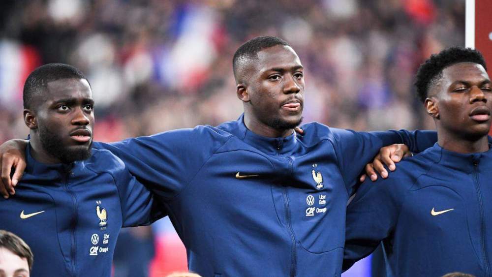 Upamecano, Konaté y Tchouaméni con la Selección Francesa. 