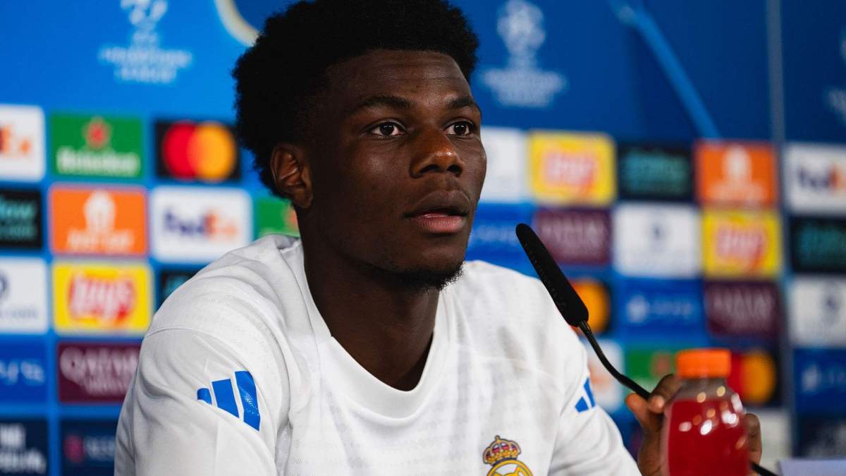 Aurélien Tchouaméni dando una entrevista como jugador del Real Madrid. Aurélien Tchouaméni dando una entrevista como jugador del Real Madrid.