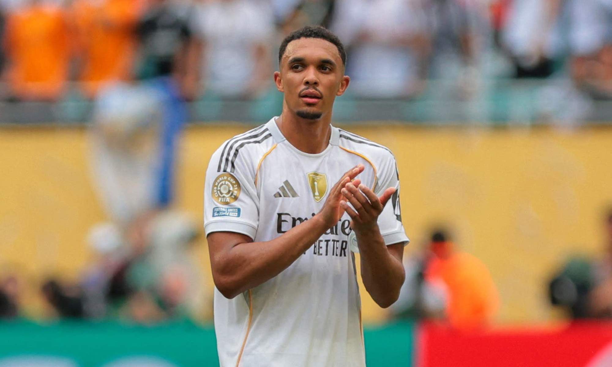 Trent Alexander-Arnold jugando un partido con el Real Madrid. 